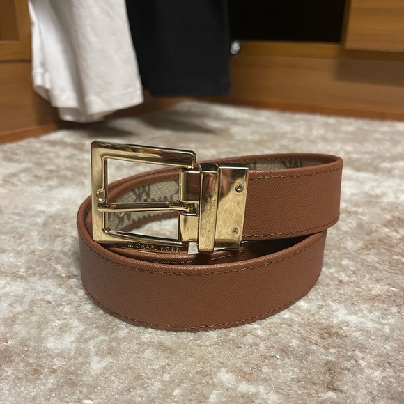 Michael Kors reversible belt - Picture 2 of 4